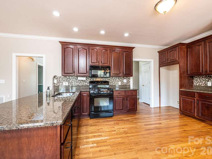4726 Crystal Falls Avenue, Hickory, NC 28601.  MLS# CAR4367330, YatesRealty ID 21429. 