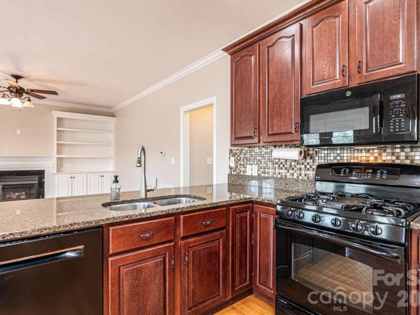 4726 Crystal Falls Avenue, Hickory, NC 28601.  MLS# CAR4367330, YatesRealty ID 21429. 