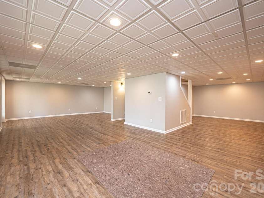 4726 Crystal Falls Avenue, Hickory, NC 28601.  MLS# CAR4367330, YatesRealty ID 21429. 