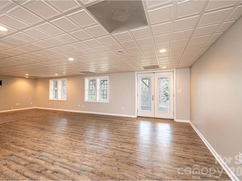 4726 Crystal Falls Avenue, Hickory, NC 28601.  MLS# CAR4367330, YatesRealty ID 21429. 