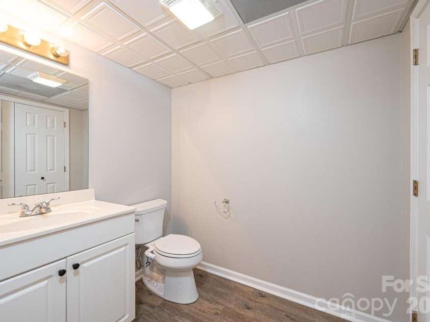 4726 Crystal Falls Avenue, Hickory, NC 28601.  MLS# CAR4367330, YatesRealty ID 21429. 