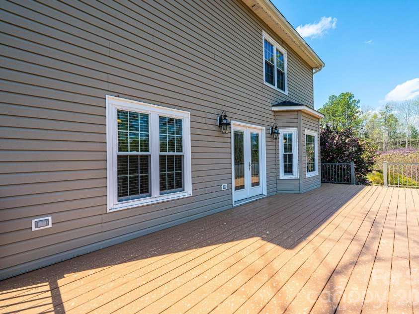 4726 Crystal Falls Avenue, Hickory, NC 28601.  MLS# CAR4367330, YatesRealty ID 21429. 