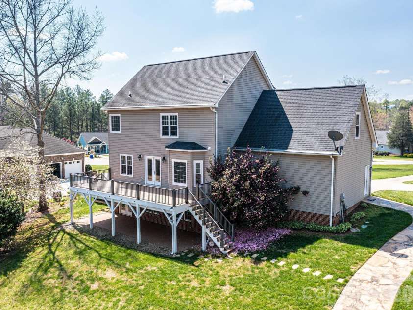 4726 Crystal Falls Avenue, Hickory, NC 28601.  MLS# CAR4367330, YatesRealty ID 21429. 