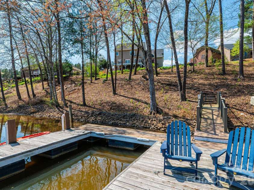 4726 Crystal Falls Avenue, Hickory, NC 28601.  MLS# CAR4367330, YatesRealty ID 21429. 