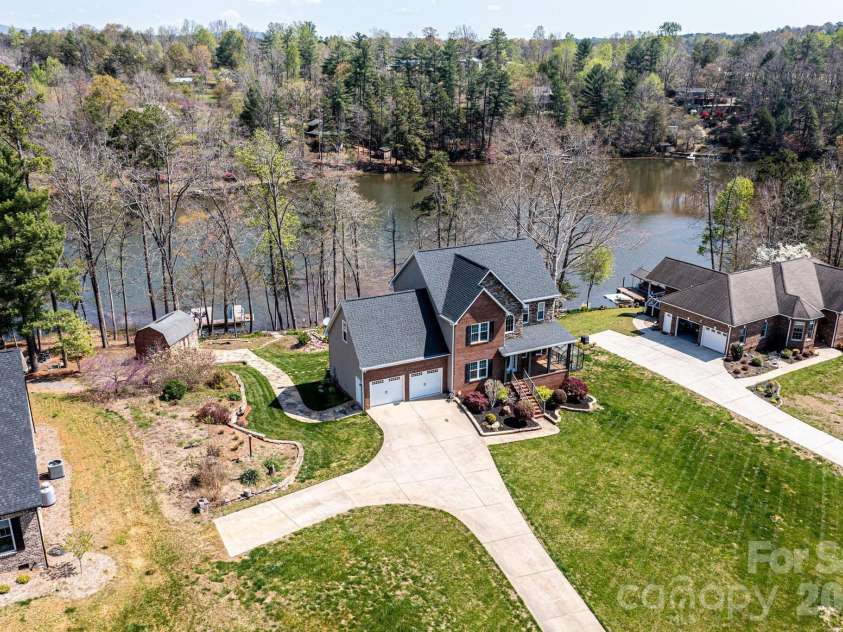 4726 Crystal Falls Avenue, Hickory, NC 28601.  MLS# CAR4367330, YatesRealty ID 21429. 