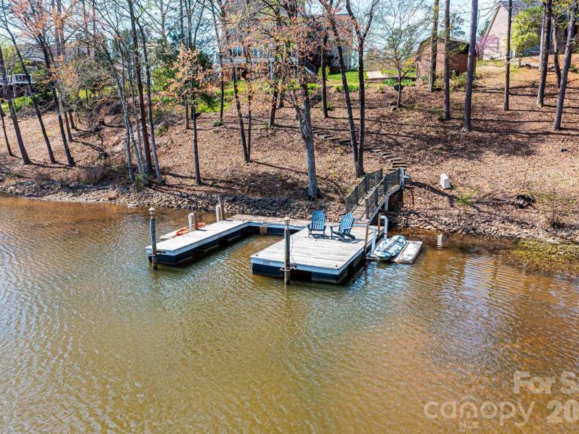4726 Crystal Falls Avenue, Hickory, NC 28601.  MLS# CAR4367330, YatesRealty ID 21429. 