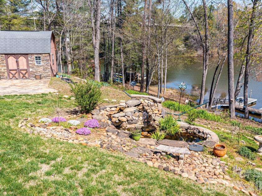 4726 Crystal Falls Avenue, Hickory, NC 28601.  MLS# CAR4367330, YatesRealty ID 21429. 