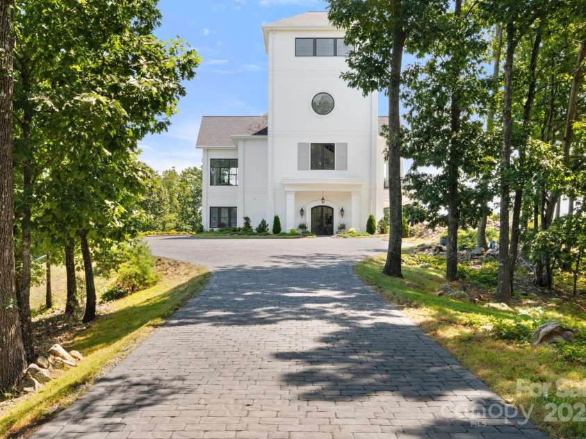1475 Fawn Drive, Asheboro, NC 27205.  MLS# CAR4305275, YatesRealty ID 2143. 