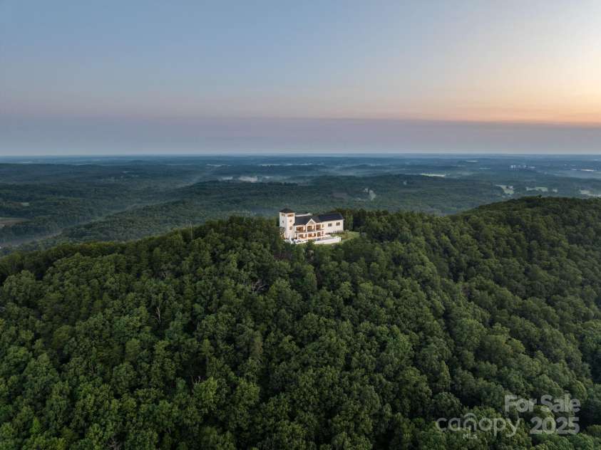 1475 Fawn Drive, Asheboro, NC 27205.  MLS# CAR4305275, YatesRealty ID 2143. 