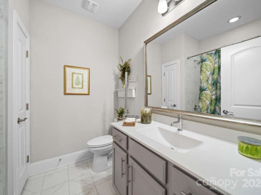 5256 Courtyard Lane, Belmont, NC 28012.  MLS# CAR4299282, YatesRealty ID 2143. Hall Full Bath