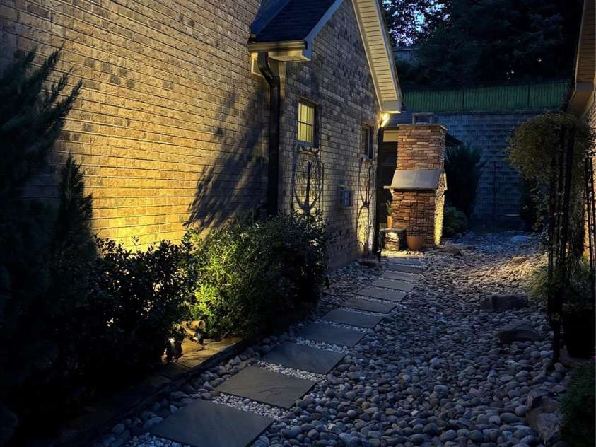 5256 Courtyard Lane, Belmont, NC 28012.  MLS# CAR4299282, YatesRealty ID 2143. Seller's twilight photo of courtyard