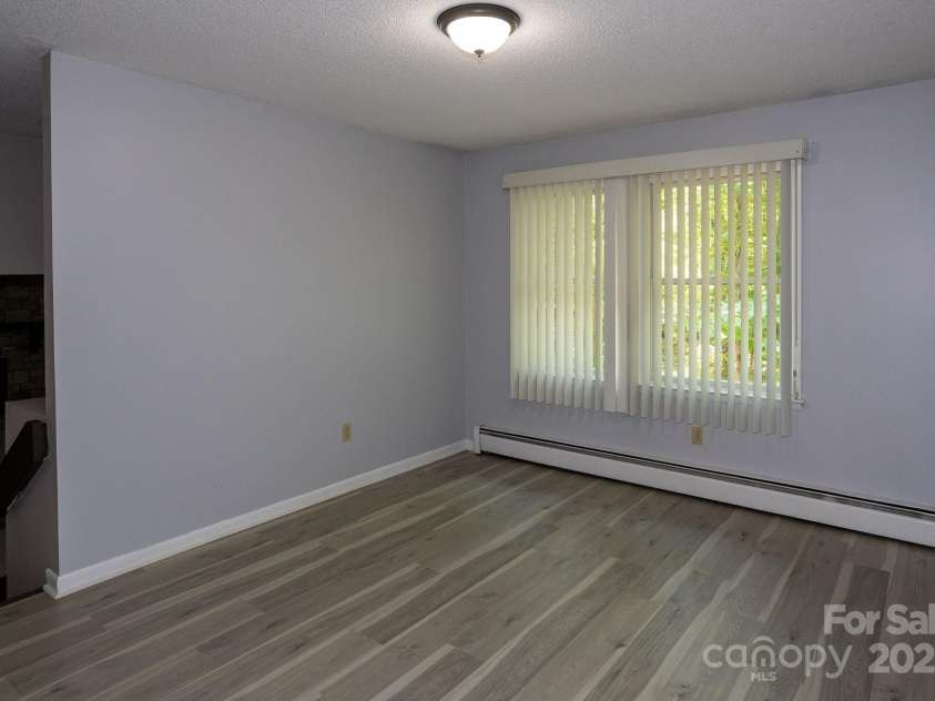 15 Cedar Trail, Asheville, NC 28803.  MLS# CAR4270530, YatesRealty ID 21431. 