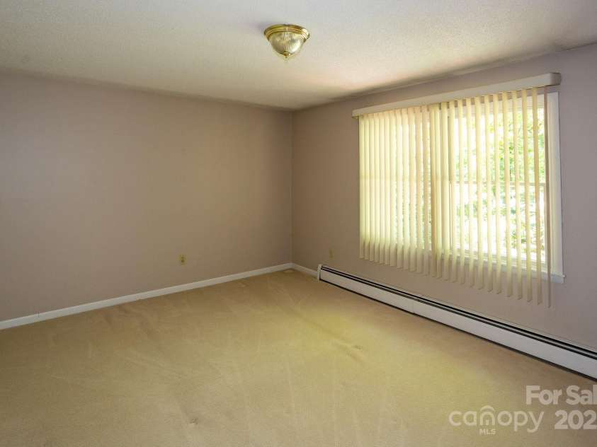 15 Cedar Trail, Asheville, NC 28803.  MLS# CAR4270530, YatesRealty ID 21431. 