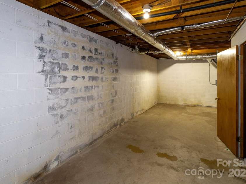 15 Cedar Trail, Asheville, NC 28803.  MLS# CAR4270530, YatesRealty ID 21431. Basement