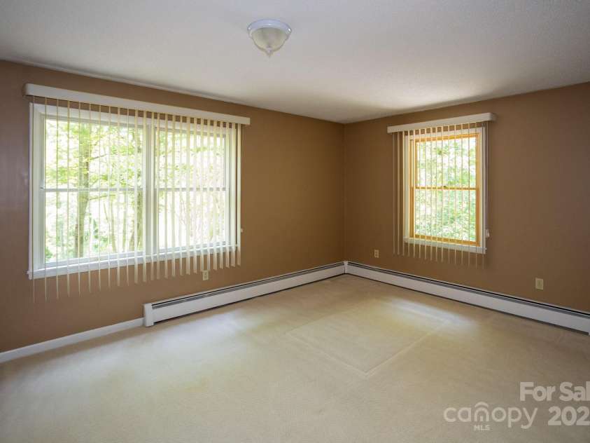 15 Cedar Trail, Asheville, NC 28803.  MLS# CAR4270530, YatesRealty ID 21431. BR