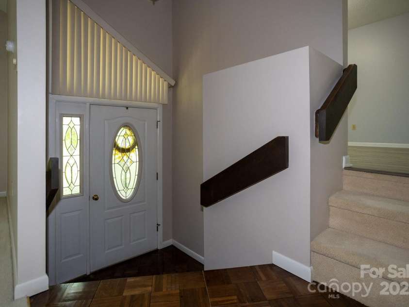 15 Cedar Trail, Asheville, NC 28803.  MLS# CAR4270530, YatesRealty ID 21431. Elegant front entrance