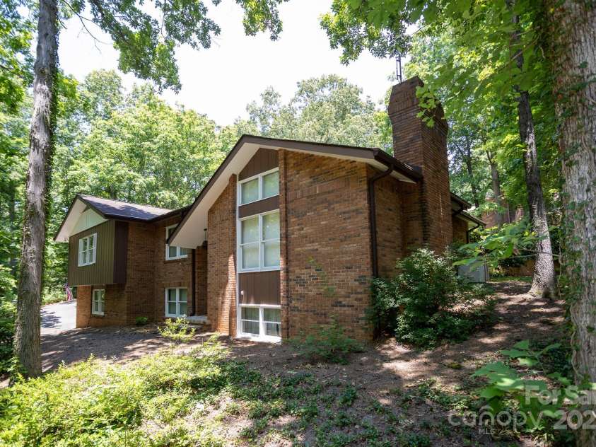 15 Cedar Trail, Asheville, NC 28803.  MLS# CAR4270530, YatesRealty ID 21431. Front View Right