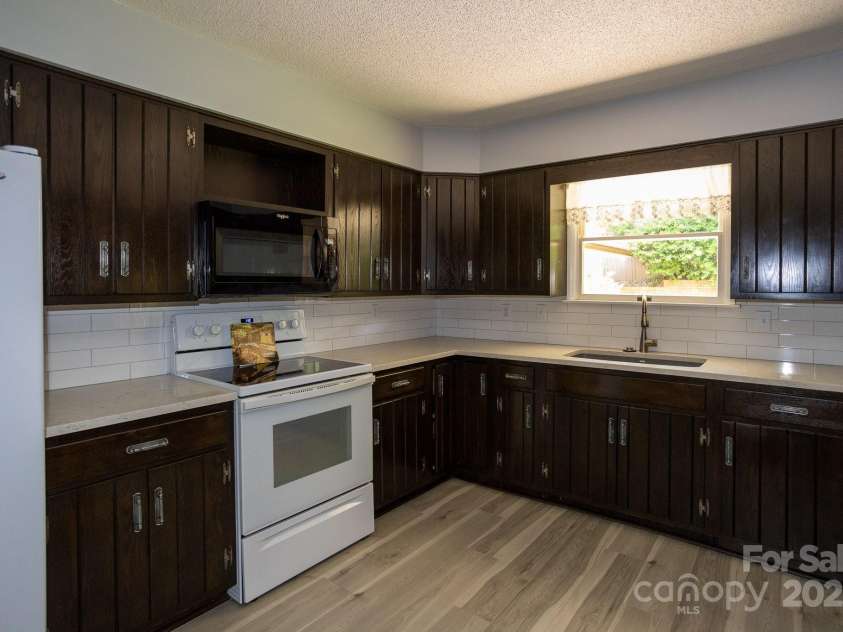 15 Cedar Trail, Asheville, NC 28803.  MLS# CAR4270530, YatesRealty ID 21431. Left Side Kitchen View