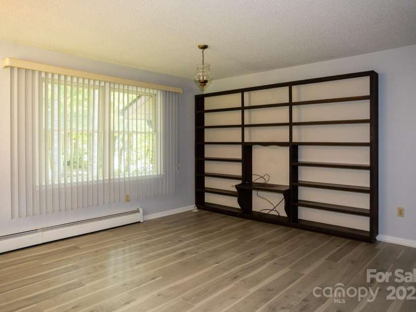 15 Cedar Trail, Asheville, NC 28803.  MLS# CAR4270530, YatesRealty ID 21431. Study