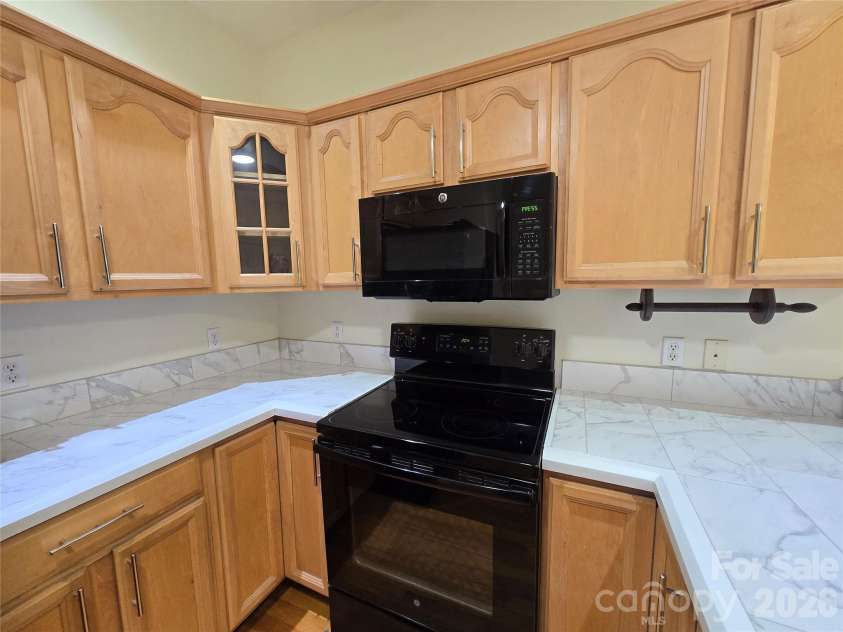 73 Dalya Road, Swannanoa, NC 28778.  MLS# CAR4352117, YatesRealty ID 21431. Newer appliances
