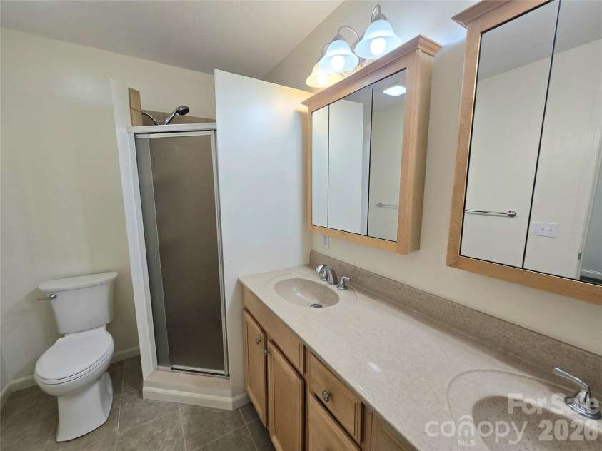 73 Dalya Road, Swannanoa, NC 28778.  MLS# CAR4352117, YatesRealty ID 21431. Upper level primary