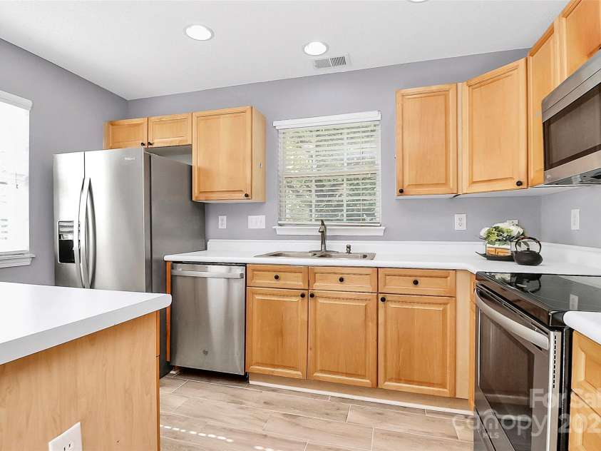 5980 Cougar Lane, Charlotte, NC 28269.  MLS# CAR4272520, YatesRealty ID 21432. 