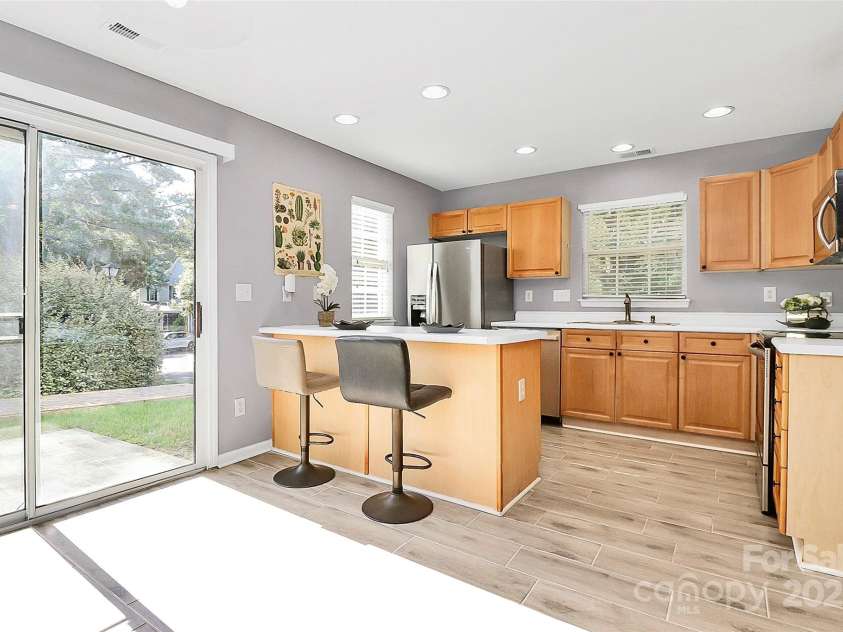 5980 Cougar Lane, Charlotte, NC 28269.  MLS# CAR4272520, YatesRealty ID 21432. 