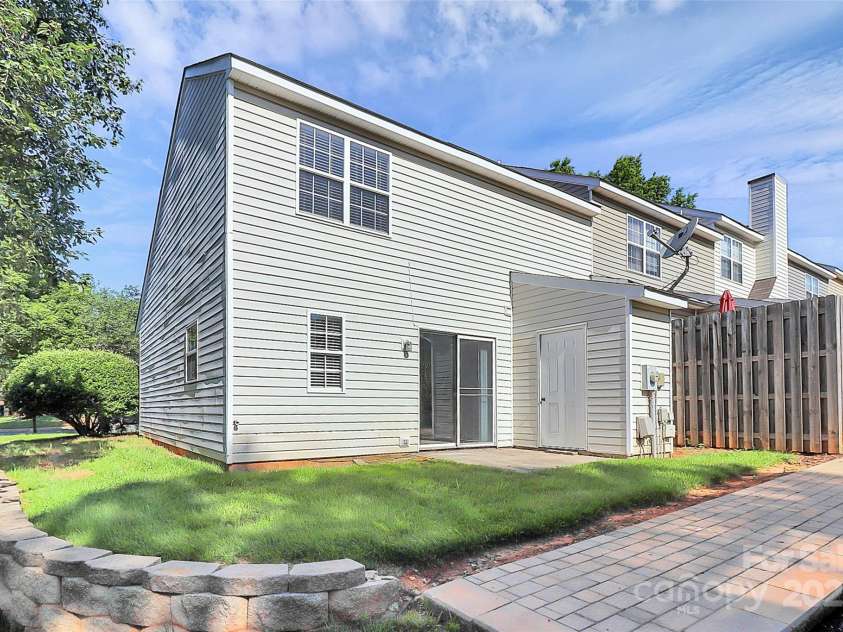 5980 Cougar Lane, Charlotte, NC 28269.  MLS# CAR4272520, YatesRealty ID 21432. 
