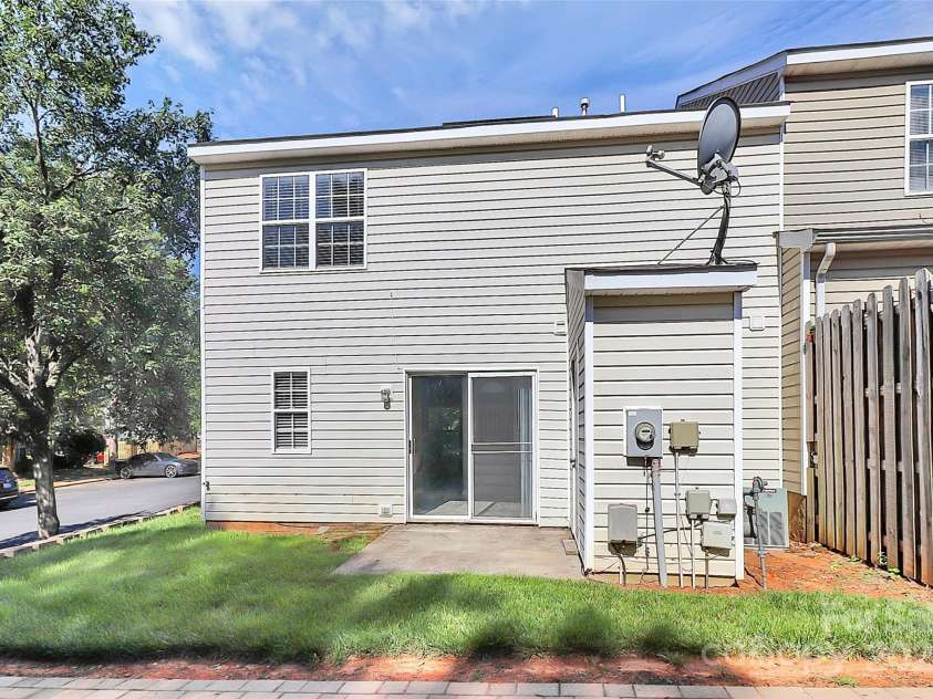 5980 Cougar Lane, Charlotte, NC 28269.  MLS# CAR4272520, YatesRealty ID 21432. 