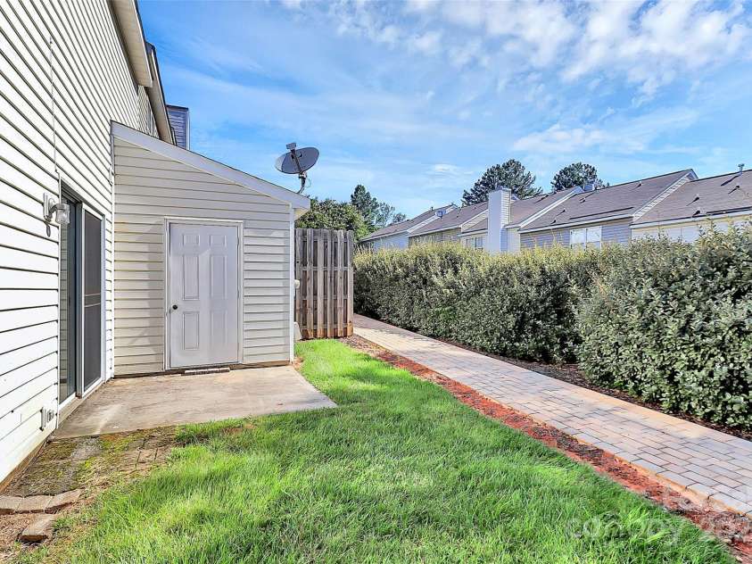 5980 Cougar Lane, Charlotte, NC 28269.  MLS# CAR4272520, YatesRealty ID 21432. 