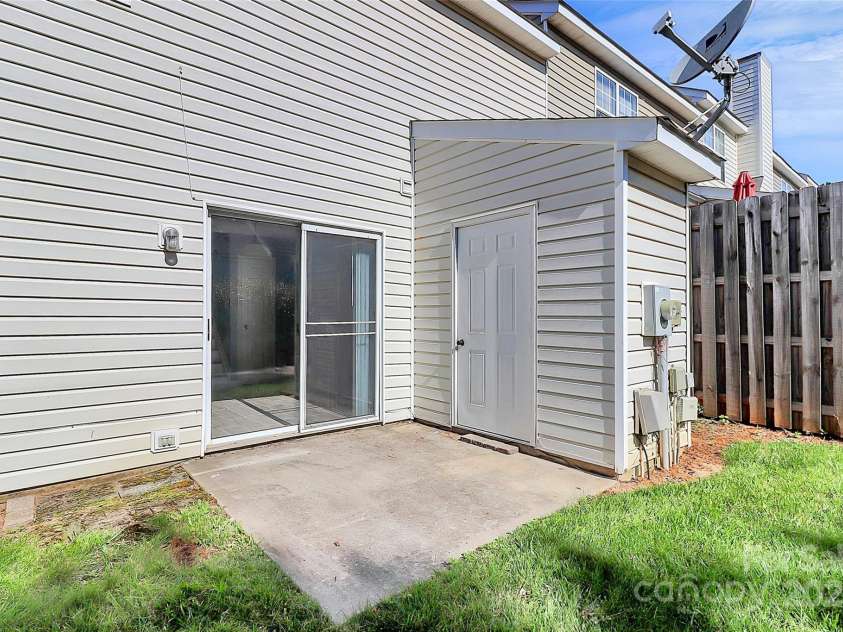 5980 Cougar Lane, Charlotte, NC 28269.  MLS# CAR4272520, YatesRealty ID 21432. 
