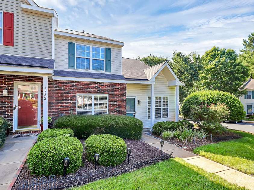 5980 Cougar Lane, Charlotte, NC 28269.  MLS# CAR4272520, YatesRealty ID 21432. 