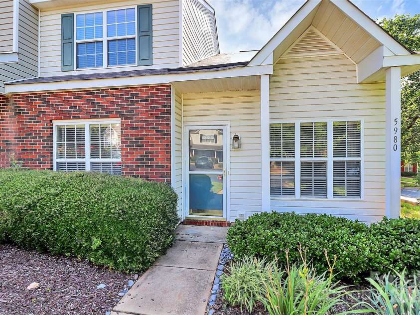 5980 Cougar Lane, Charlotte, NC 28269.  MLS# CAR4272520, YatesRealty ID 21432. 
