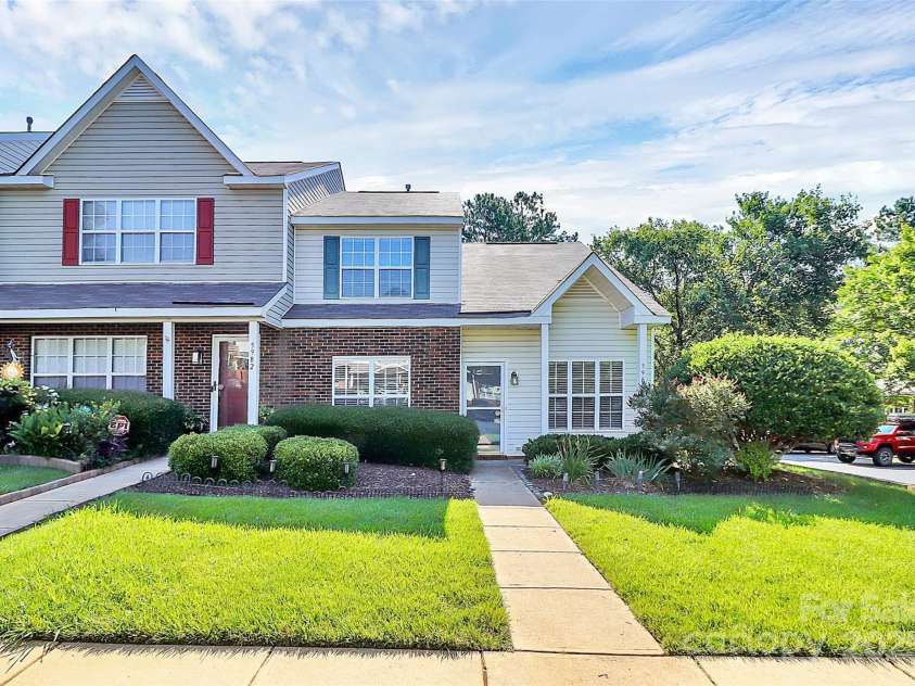 5980 Cougar Lane, Charlotte, NC 28269.  MLS# CAR4272520, YatesRealty ID 21432. 