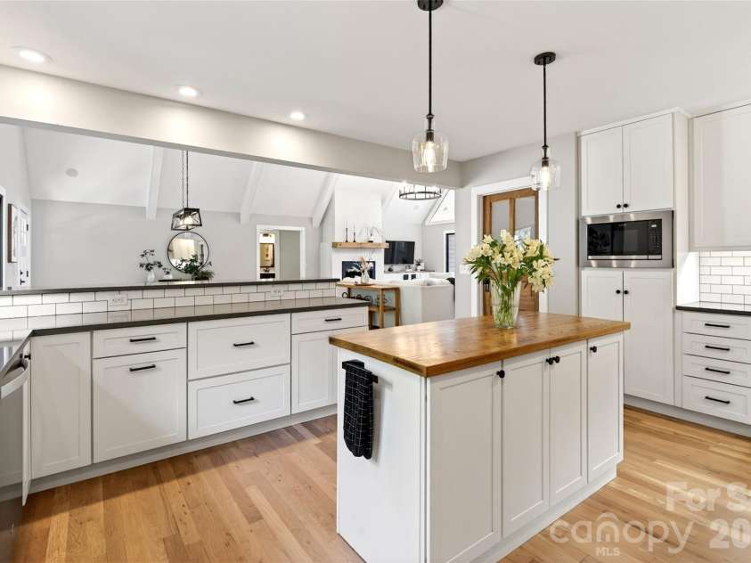 120 Old Lakey Gap Road, Black Mountain, NC 28711.  MLS# CAR4380220, YatesRealty ID 21433. Abundant counter space