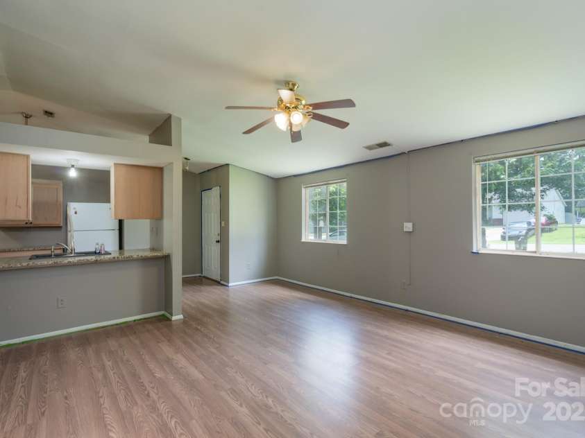 8019 Walnut Creek Lane, Charlotte, NC 28227.  MLS# CAR4267760, YatesRealty ID 21433. 