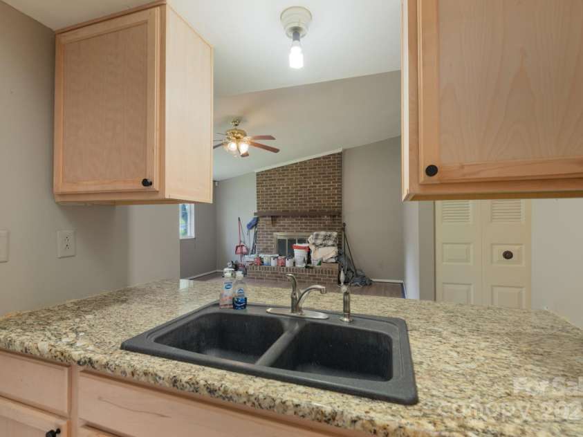 8019 Walnut Creek Lane, Charlotte, NC 28227.  MLS# CAR4267760, YatesRealty ID 21433. 