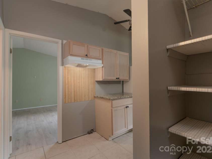 8019 Walnut Creek Lane, Charlotte, NC 28227.  MLS# CAR4267760, YatesRealty ID 21433. 