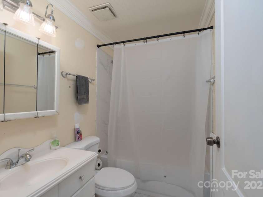 8019 Walnut Creek Lane, Charlotte, NC 28227.  MLS# CAR4267760, YatesRealty ID 21433. 