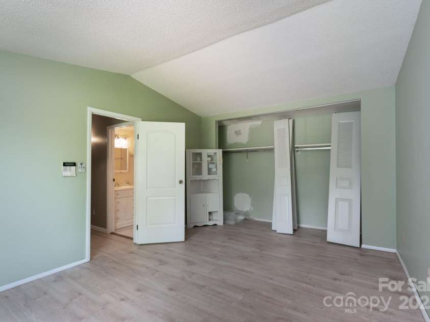 8019 Walnut Creek Lane, Charlotte, NC 28227.  MLS# CAR4267760, YatesRealty ID 21433. 