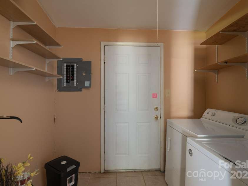 8019 Walnut Creek Lane, Charlotte, NC 28227.  MLS# CAR4267760, YatesRealty ID 21433. 