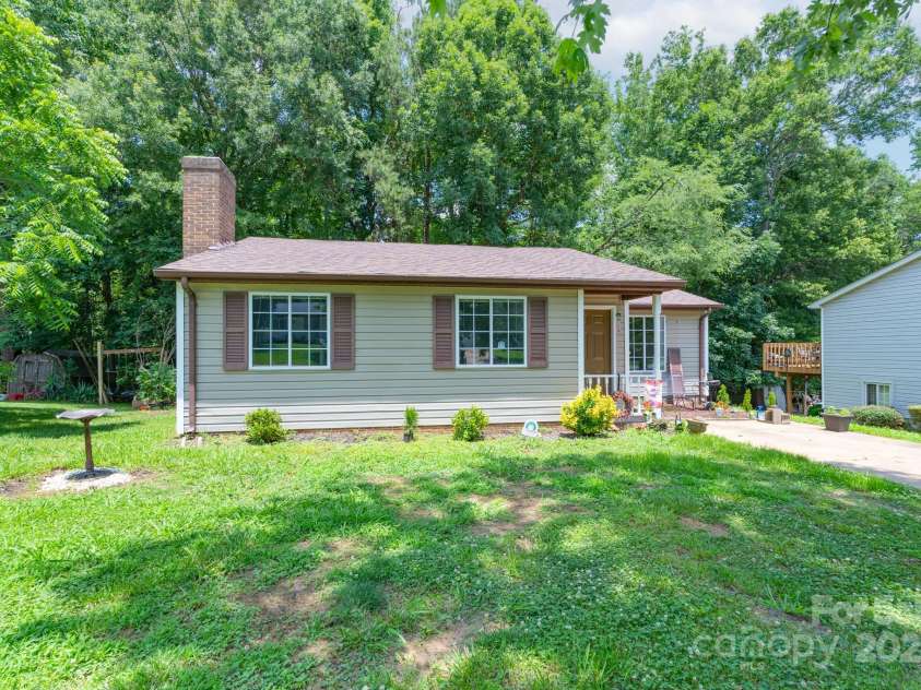 8019 Walnut Creek Lane, Charlotte, NC 28227.  MLS# CAR4267760, YatesRealty ID 21433. 