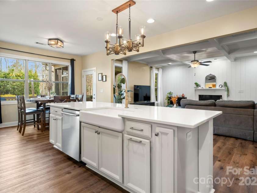 3019 Foggy Hollow Lane, Clover, SC 29710.  MLS# CAR4226789, YatesRealty ID 21435. Custom kitchen