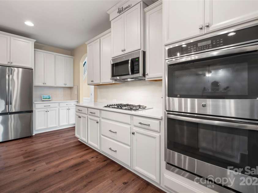 3019 Foggy Hollow Lane, Clover, SC 29710.  MLS# CAR4226789, YatesRealty ID 21435. Double ovens