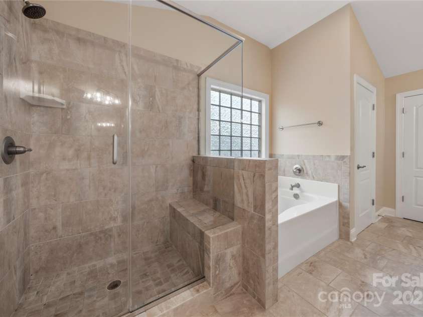 3019 Foggy Hollow Lane, Clover, SC 29710.  MLS# CAR4226789, YatesRealty ID 21435. Primary Bath