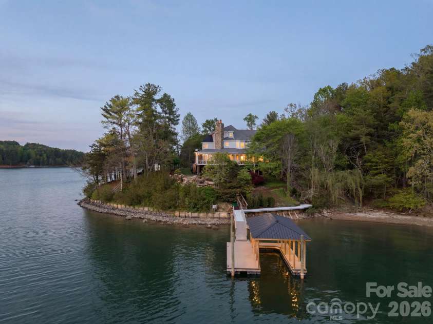 4950 Canterbury Place, Morganton, NC 28655.  MLS# CAR4368973, YatesRealty ID 21436. 