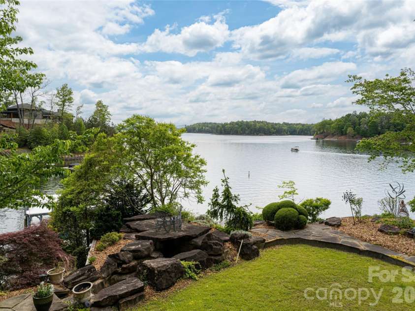 4950 Canterbury Place, Morganton, NC 28655.  MLS# CAR4368973, YatesRealty ID 21436. 