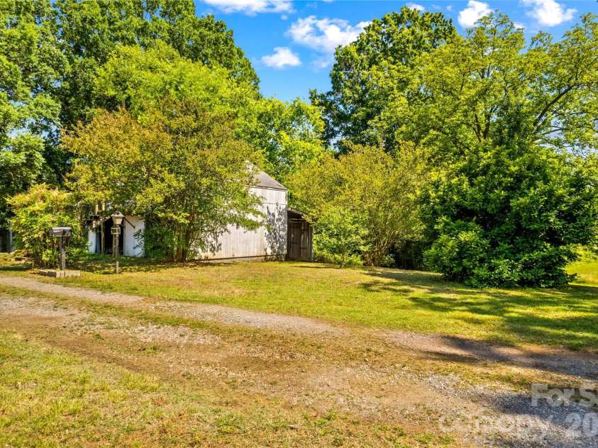 3161 Poplar Tent Road, Concord, NC 28027.  MLS# CAR4381561, YatesRealty ID 21438. 