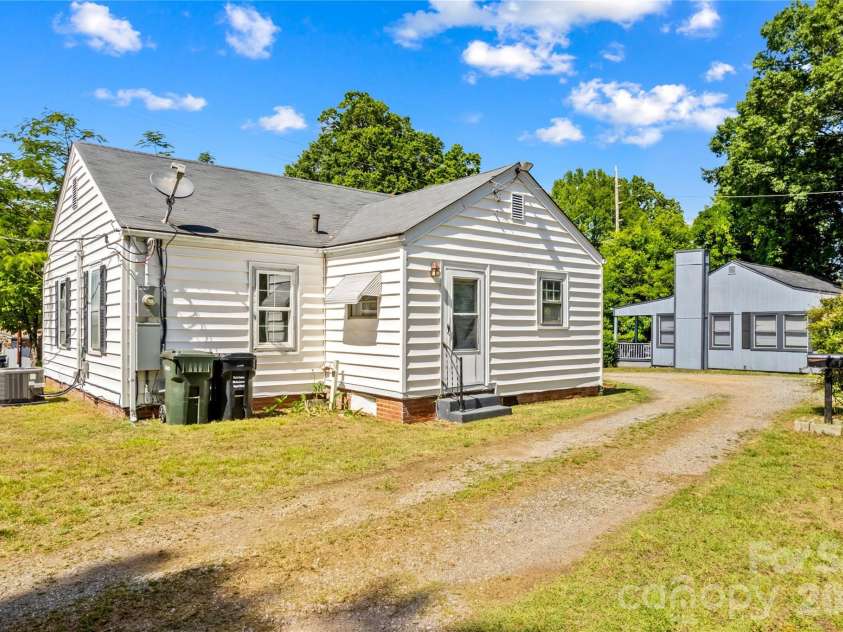3161 Poplar Tent Road, Concord, NC 28027.  MLS# CAR4381561, YatesRealty ID 21438. 