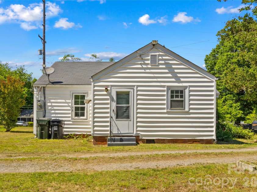 3161 Poplar Tent Road, Concord, NC 28027.  MLS# CAR4381561, YatesRealty ID 21438. 
